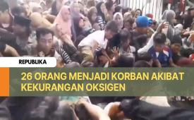 Warga yang berdesak-desakan saat menghadiri pesta rakyat pernikahan anak Gubernur Jawa Barat. Dedi Mulyadi