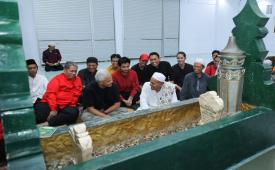 Makam Habib Idrus bin Salim Al Jufri atau Guru Tua.