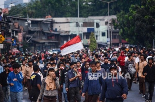 Bola Panas Polemik Pengembalian UU KPK