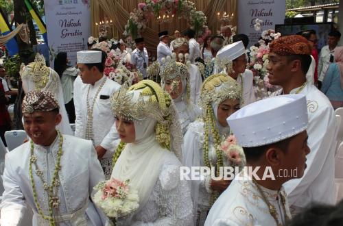 10 Pasangan Ikuti Nikah Massal Gratis di Bandung |Republika Online