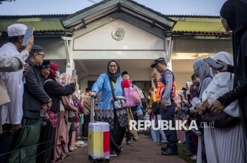 Calon Haji Cimahi Mulai Diberangkatkan ke Arab Saudi