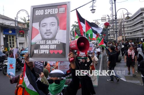 Detik-Detik Haru Mama Hanifa Restui Thoudy Badai Berlayar ke Gaza