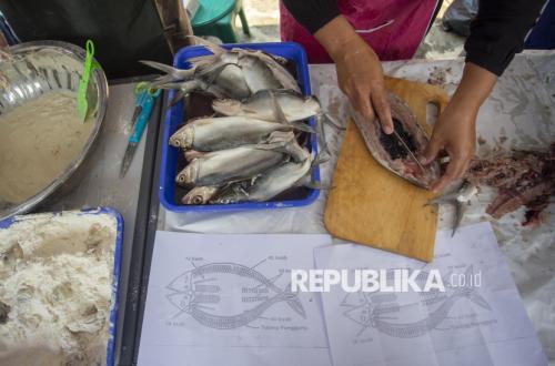 Pedagang Ikan Bandeng Musiman Muncul Jelang Imlek di Rawa Belong