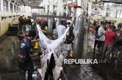 RPH Ciroyom Bandung Layani Pemotongan Hewan Kurban Warga saat Idul Adha