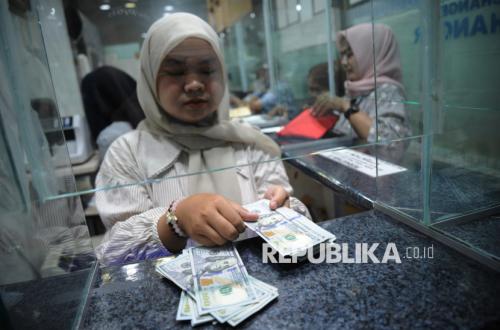 Rupiah Melemah ke Rp16.893 per Dolar AS, Dipicu Lonjakan Harga Minyak