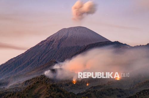 Semeru Erupsi, Langit Malang Dipenuhi Letusan Setinggi 1.000 Meter