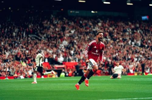 Bruno Fernandes Hattrick, MU Hajar Ipswich Town 5-2
