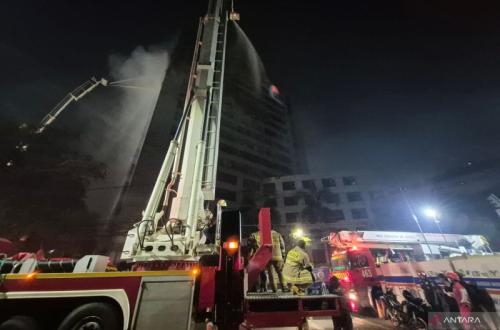 Kebakaran Hebat Landa Gedung Bapenda DKI, 3 Unit Bronto Skylift Dikerahkan