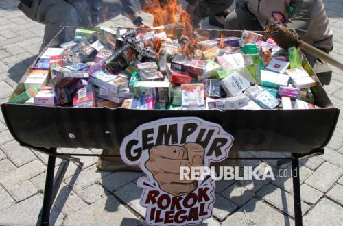 Jutaan Batang Rokok Ilegal Senilai Rp13 Miliar Dimusnahkan di Sidoarjo