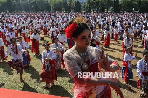 25 Ribu Penari Pentaskan Tari Dug Dug Der Semarangan di Simpang Lima