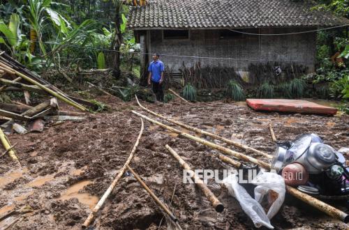 Hujan Deras, Dua Rumah Warga Ciamis Tertimbun Longsor