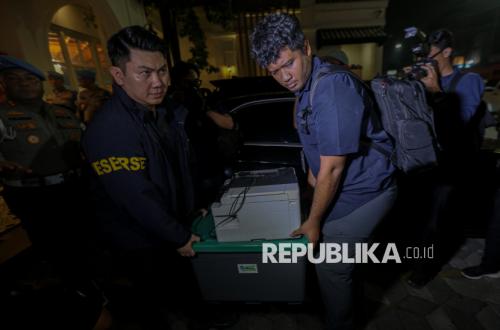 Polisi Sita Rp 67 Miliar dari Penggeledahan Restoran de Clan dan Money Changer