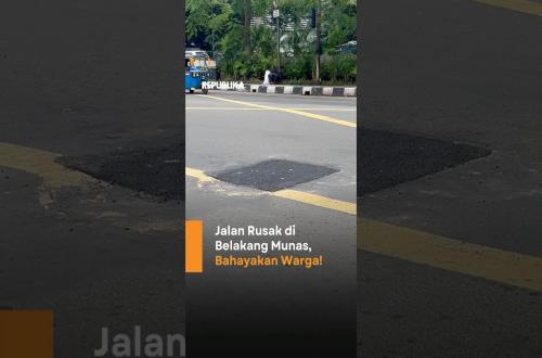 Jalan Berlubang Parah di Belakang Kemenhub Warga Harap Waspada