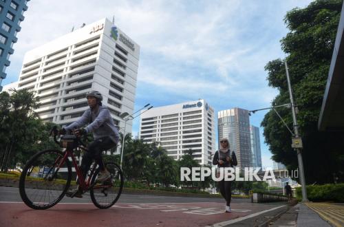 Jalan Kaki atau Bersepeda, Mana Olahraga yang Lebih Ramah untuk Lutut?
