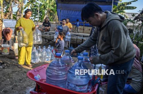 Dua Bulan Kekeringan, Warga Sukamenak Patungan Beli Air Bersih