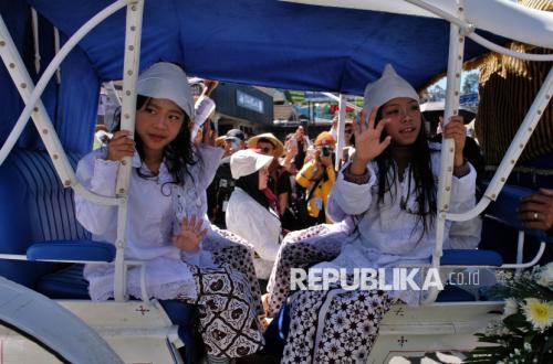 Menjaga Warisan Dieng, 13 Anak Bajang Jalani Ritual Potong Rambut Gimbal