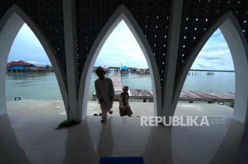 Wasiat Rasulullah: Ini Alasan Penting Mengapa Harus Kaki Kanan Duluan Saat Masuk Masjid