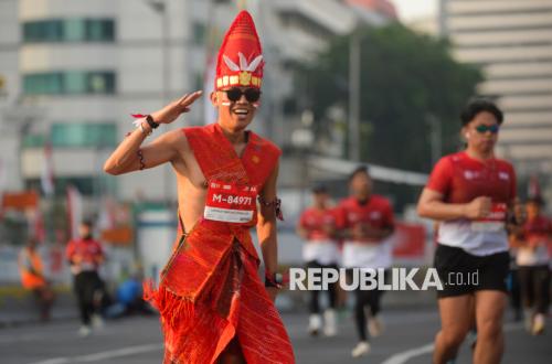 Gaya Nyentrik Peserta Merdeka Run 2026, dari Pakaian Adat hingga Spider-Man