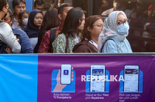 Sistem Tiket Daring Royaltrans Picu Kericuhan, Transjakarta Lakukan Evaluasi