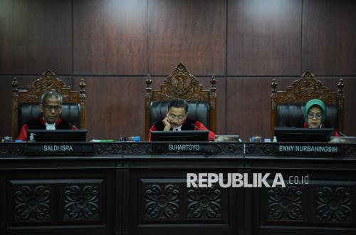 Hakim-Hakim MK Cecar Operator Seluler di Sidang Gugatan Perkara Kuota Internet Hangus