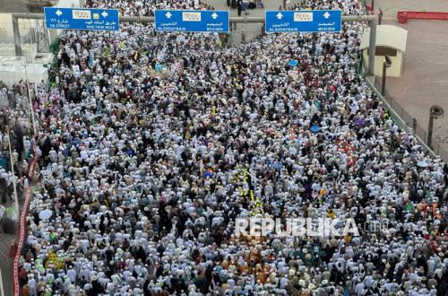 Menemukan Jamaah yang Hilang di Tengah Lautan Manusia: Anakku, Aku tak Bisa Melanjutkan