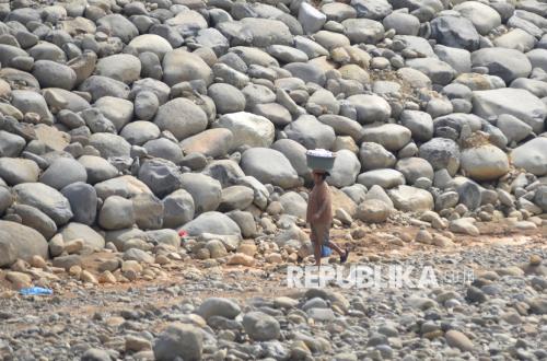Debit Air Sungai Batang Kuranji Menyusut Akibat Kemarau