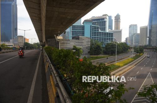 Menikmati Suasana Lengang Jakarta, Saat Kota Sejenak Melambat
