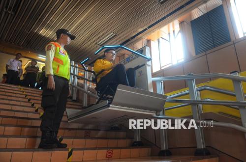 Fasilitas Lift di Stasiun Cikini Permudah Akses Warga Berkebutuhan Khusus