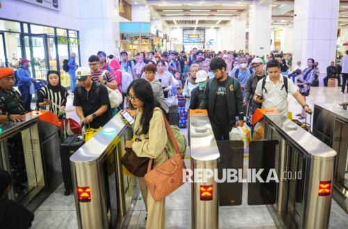 Volume Penumpang Kereta Cepat Whoosh Naik 25 Persen di Libur Imlek