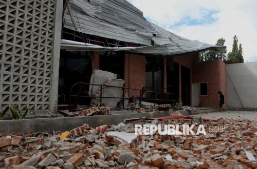 Dampak Gempa Palu: Bangunan Rusak, Pasien Rumah Sakit Dievakuasi