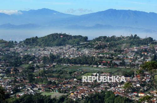 Warga Bandung Dihebohkan Dentuman Misterius Malam Hari