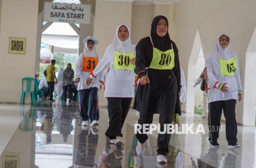 Calon Haji di Batang Jalani Tes Kebugaran Sebelum Berangkat ke Tanah Suci