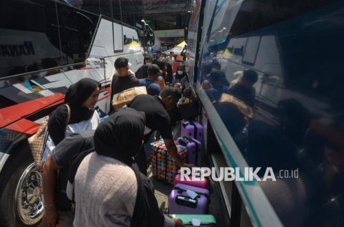 H-5 Lebaran, Pemudik Padati Terminal Kampung Rambutan