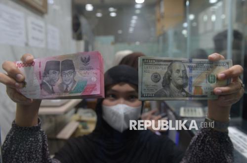 Nilai Tukar Rupiah Bertahan di Atas Rp17.000 per Dolar AS