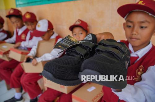 Viral Sepatu Sekolah Rakyat, Mensos Tegaskan Bukan Pengadaan Kemensos