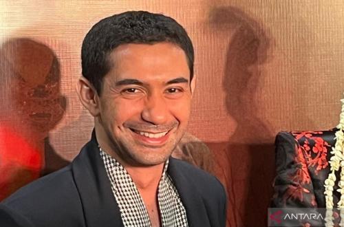 Reza Rahadian Kembali ke Film Horor dalam 'Suzzanna: Santet Dosa di Atas Dosa'