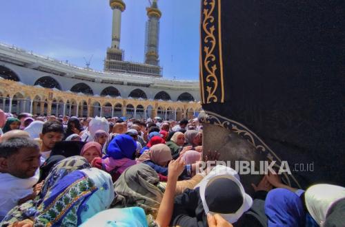 MUI Minta Ada Jadwal Khusus untuk Jamaah yang Ingin Cium Hajar Aswad