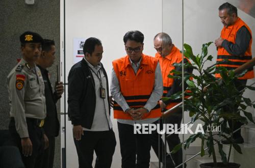 KPK Tahan Lima Tersangka Kasus Dugaan Korupsi Pengadaan Iklan di BUMD Jabar