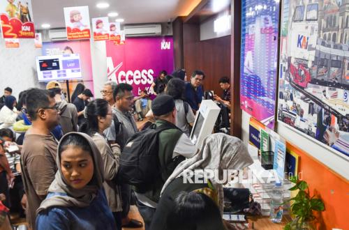 KAI Mulai Pulihkan Layanan Kereta Jarak Jauh Hari Ini