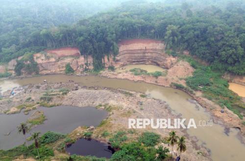Bekas Tambang Emas Ilegal Rusak Bantaran Sungai Batang Ombilin