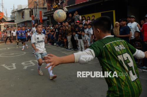 Di Tengah Sempitnya Ruang Bermain, Liga Aspal Tumbuhkan Mimpi Pesepak Bola Cilik
