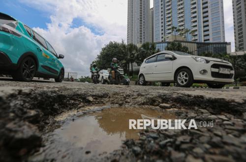 Habis Hujan, Terbitlah Lubang Jalanan di Jakarta
