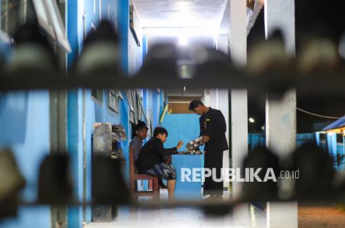 Seskab Klaim Pemerintah tak Potong Anggaran Pendidikan untuk MBG, Malah Ditambah