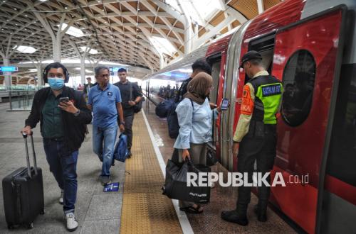 Penumpang Whoosh Dapat Takjil Gratis Selama Ramadhan