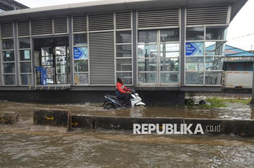 Rute Transjakarta Lebak Bulus-Pasar Baru Diperpendek Akibat Banjir