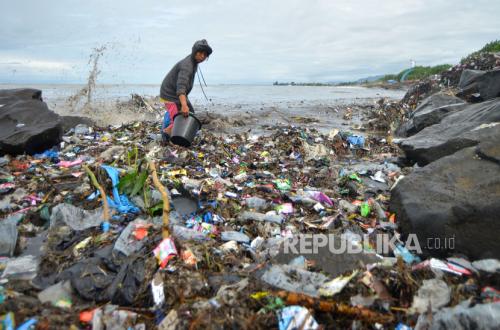 Menteri LH Targetkan Permasalahan Sampah Sumbar Tuntas 2027