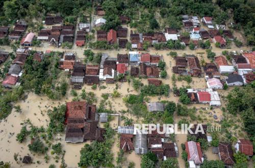 Perbaikan Jalan Semarang-Purwodadi yang Putus Akibat Tanggul Jebol Ditargetkan Rampung H-7 Lebaran
