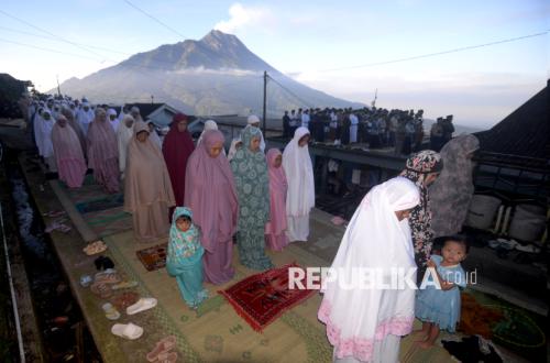 Ingin Anak Anda Saleh dan Salehah? Jangan Pernah Tinggalkan 3 Perkara Berikut