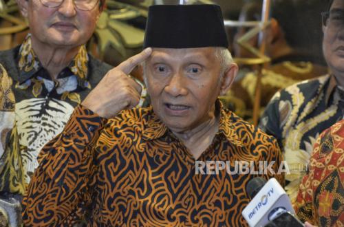 Hoaks, Elite, dan Ujian Kedewasaan Demokrasi