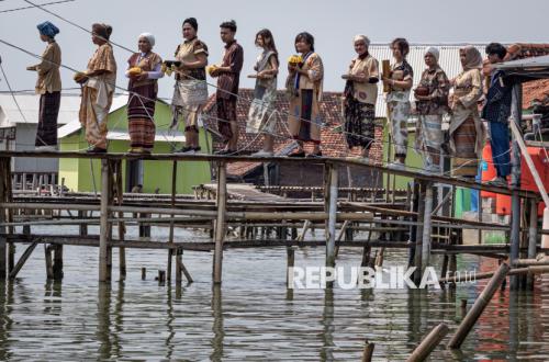 Kirab Perempuan Pesisir Soroti Krisis Iklim di Demak